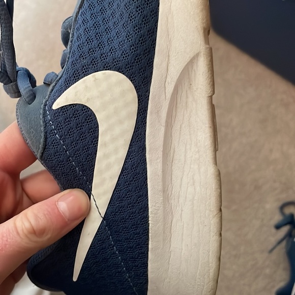 Women’s Nike Shoes - Picture 4 of 6